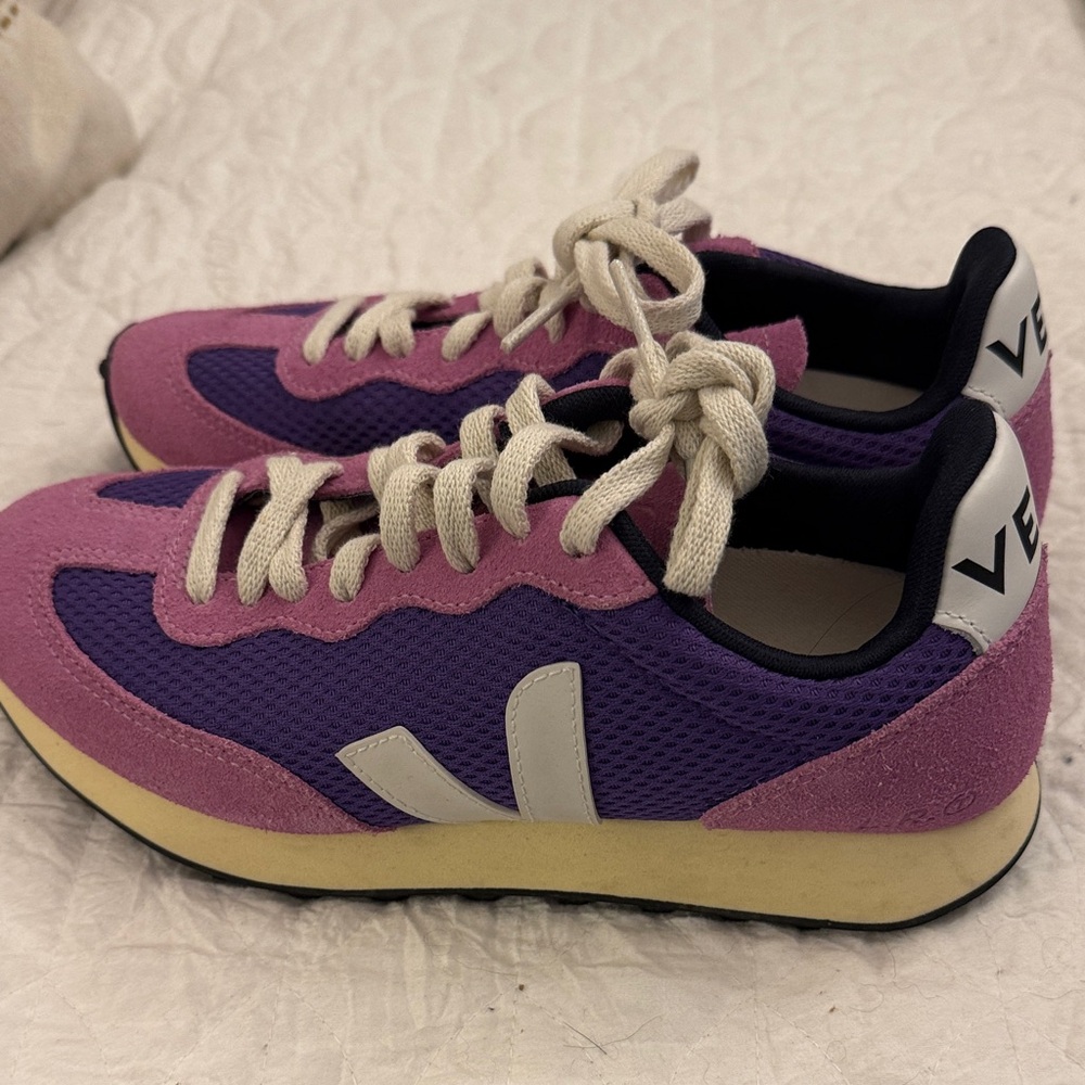 Veja Women's Purple Branco Sneaker